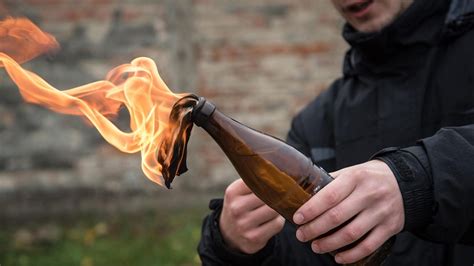 D'où vient le cocktail Molotov et quand a t-il fait sa première ...