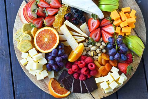 How to make the BEST Fruit and Cheese Board. How to make a cheese plate ...