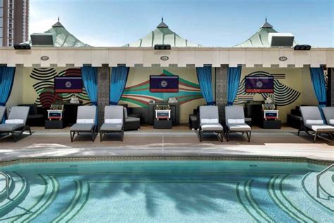 The Venetian® Las Vegas | Las Vegas Pools | Pool Cabanas, Daybeds ...