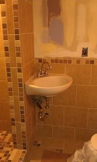 New corner wall-mounted sink | American Standard sink and De… | Flickr