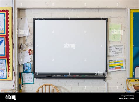 interactive whiteboard in primary school classroom Stock Photo - Alamy