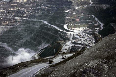 Freeport to Give Up Majority Stake in Indonesia’s Grasberg Mine - WSJ