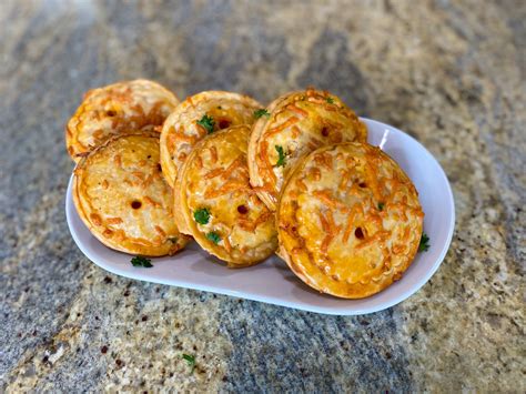 Mini Pizzas Using Pillsbury Pie Crust - Julia Pacheco