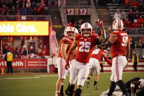 Football: Ten Badgers participate in UW’s Pro Day – The Badger Herald