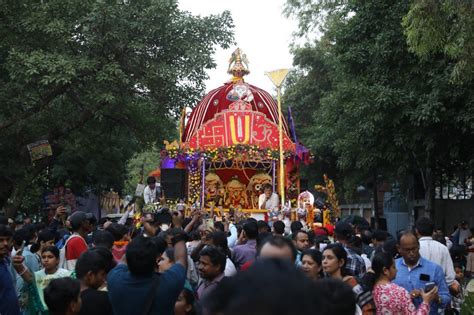 Jai Jagannath's shouts echoed in the Rath Yatra in Delhi | दिल्ली में ...