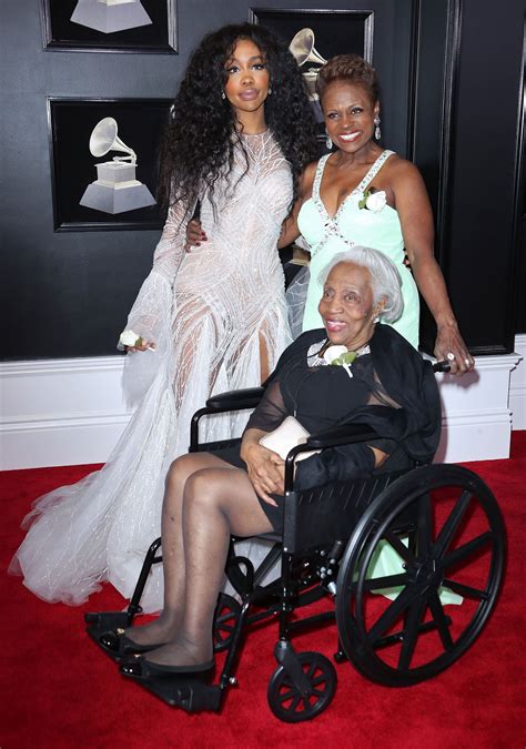 SZA Proves That Style Runs in the Family at the 2018 Grammy Awards | Vogue