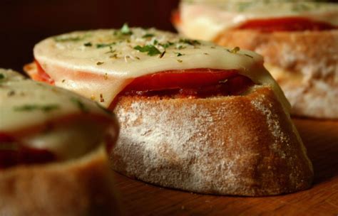 Cheesy Tomato Bread Recipe - Genius Kitchen