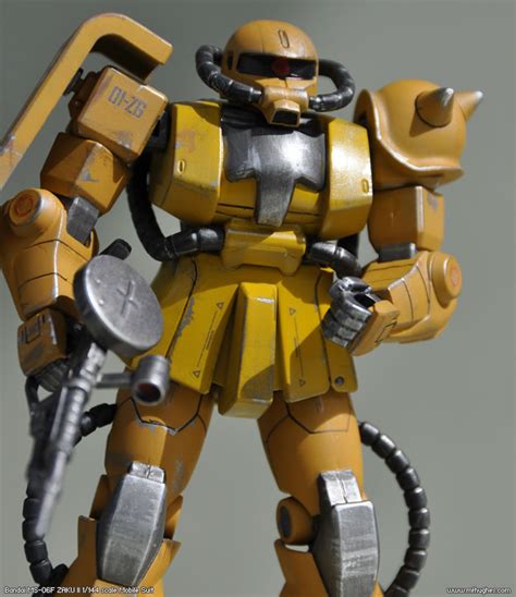 Bandai MS-06F ZAKU II 1/144 scale. Photographs.