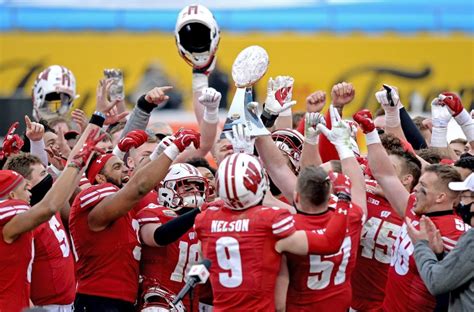 Watch: Wisconsin quarterback shatters Duke's Mayo Bowl trophy