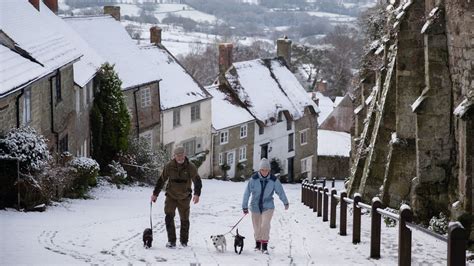 UK weather: Storm Darcy heads to England bringing 'up to 20cm' of snow ...