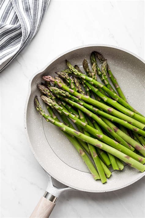 Quick and Easy Steamed Asparagus - Garnish & Glaze