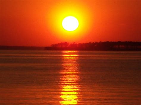 Strong sunlight over the sea in sunset