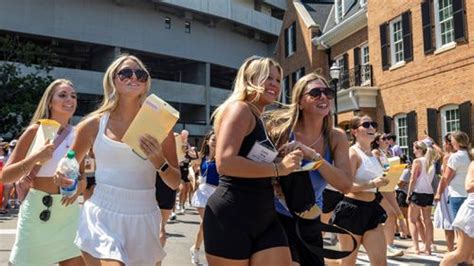 Bama Rush 2023: See the Bid Day photos of 2,335 women rushing to their ...