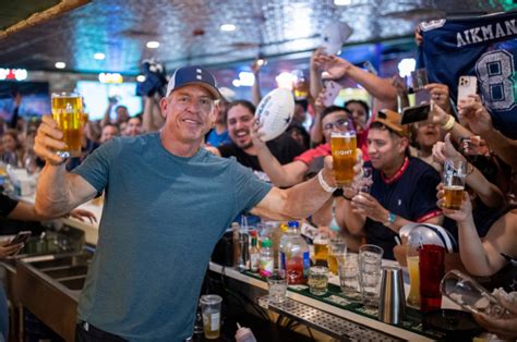 Troy Aikman Called Out Bud Light While Promoting His Own Beer Company - Athlon Sports