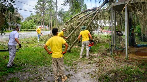 Latter-day Saint Volunteers Aid in Hurricane Cleanup in Florida