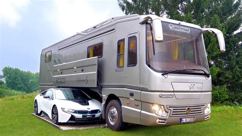 Voici le super camping-car avec garage de voiture intégré