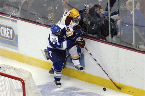 Les bases du hockey sur glace - Appareil de musculation