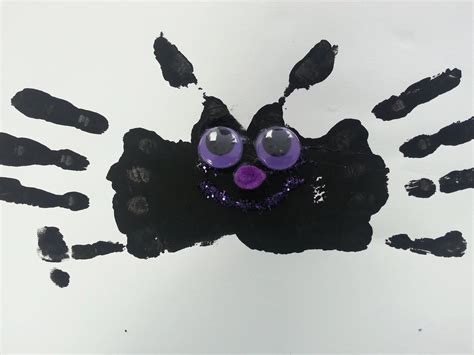 How to Make a Bat Handprint Craft, Halloween Handprint Craft for Kids, Cute Bat Halloween ...