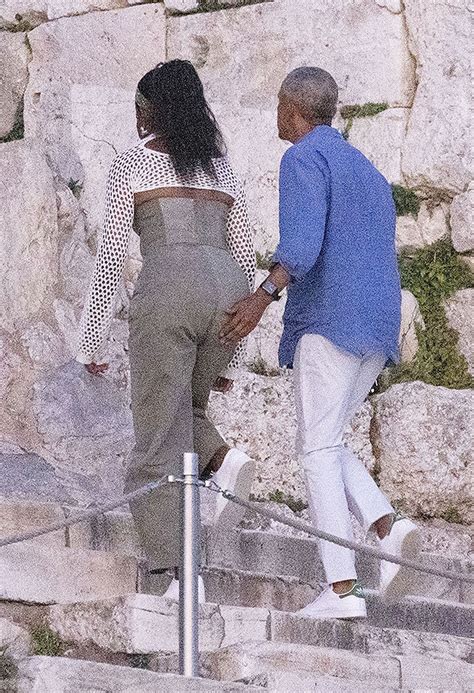 Barack Obama Pats Michelle’s Butt Amid Vacation In Greece: Photo ...