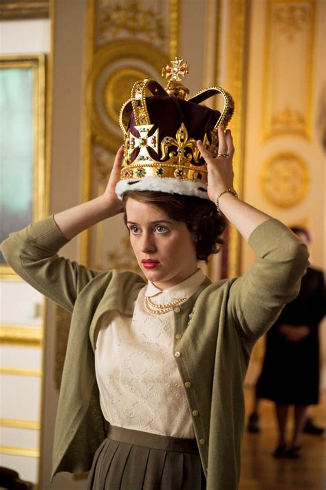 Review: Netflix Does Queen Elizabeth II in ‘The Crown,’ No Expense ...