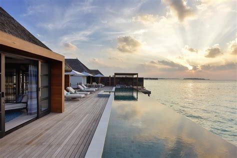 The best 5 Maldives Hotels with Infinity Pools – skysbreath.com