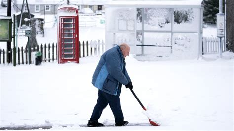 Storm Barra: Pictures of wind and snow from Scotland - BBC News