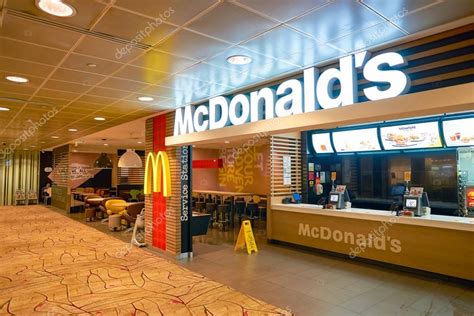 McDonald's in Changi Airport – Stock Editorial Photo © teamtime #130519942