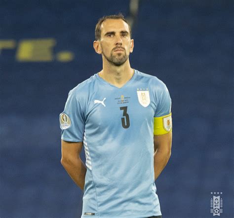 Dura baja para Uruguay: Diego Godín no jugará ante Ecuador - Futbol Sapiens