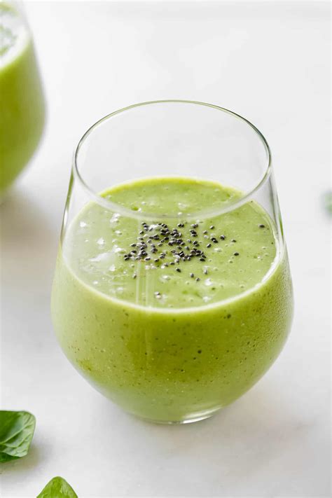 5-Ingredient Healthy Breakfast Green Smoothie Recipe - Choosing Chia