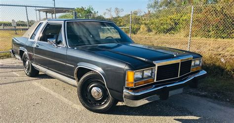 Here's Why The Ford LTD Crown Victoria Is The Best Demolition Derby Car