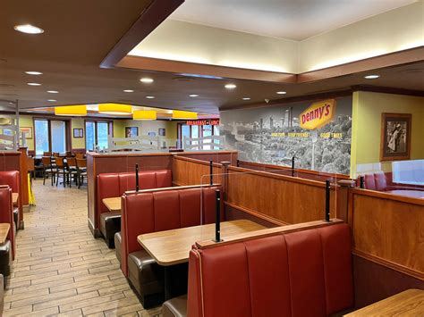 Denny's Restaurant Niagara Falls Canada - Howard Johnson Plaza by Wyndham by the Falls