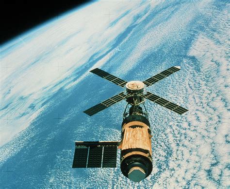 Skylab Space Station Seen From Skylab-4 Module Photograph by Nasa ...