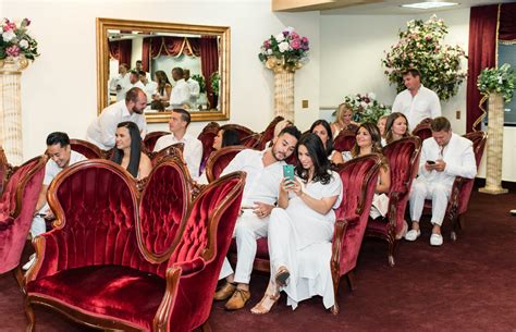 Little White Wedding Chapel Celebration In Las Vegas – Southwest Wed