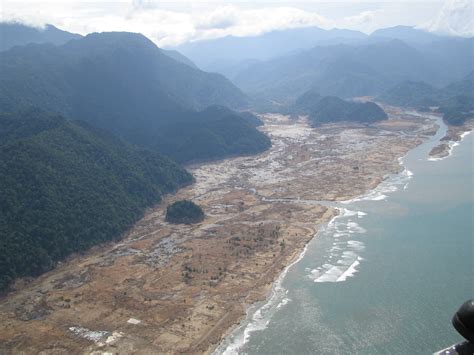 File:Tsunami 2004 aftermath. Aceh, Indonesia, 2005. Photo- AusAID (10730863873).jpg - Wikimedia ...