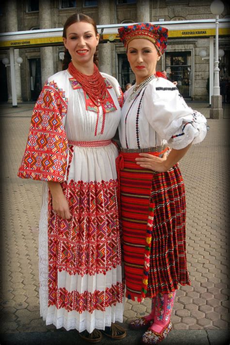 Aprons: Part of the Traditional Womens Costume in Europe | hubpages