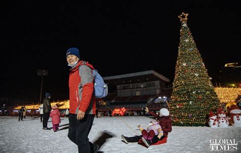 Street view of Christmas eve in Beijing - Global Times