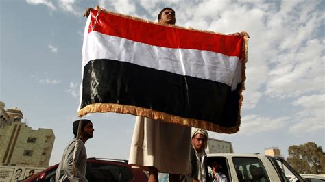 Houthi gunmen overrun Yemen's national dialogue talks