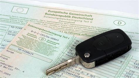 Bisher aus Papier: So könnte der Fahrzeugschein bald aussehen