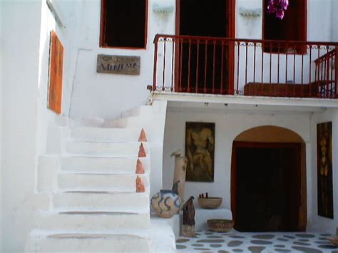 2 ART GALLERIES IN MYKONOS