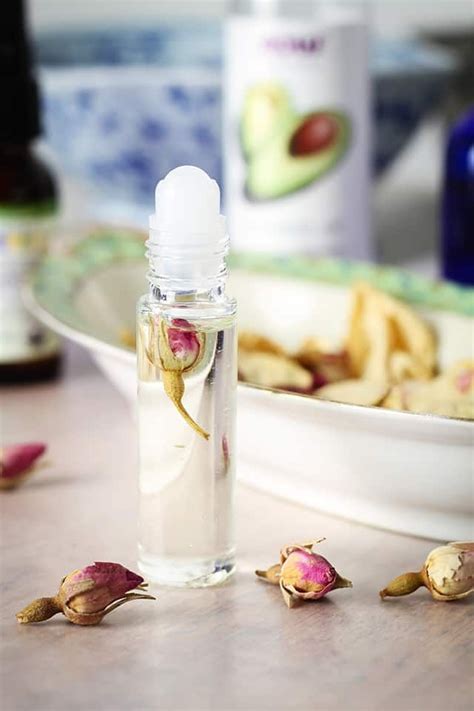 How to Make Your Own Perfume with Essential Oils (+ 12 Recipe Blends ...