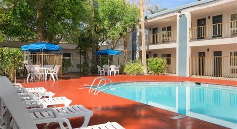 Travelodge Bakersfield:- Outdoor Pool Go for an evening swim in our outdoor pool, and stay ...