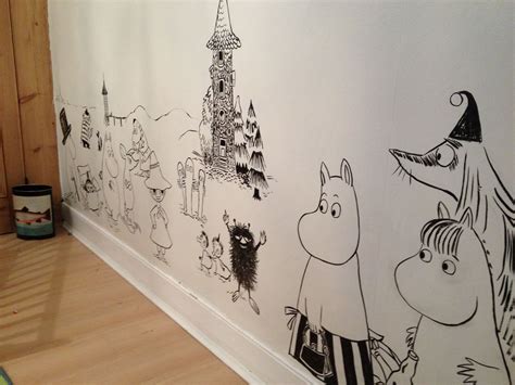 The Moomin wall in the girl's room is coming along. By @Alex Milway. | Ideias para pintura ...