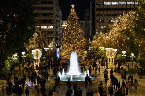 COVID-19 sparks Christmas, New Year fears as omicron spreads worldwide | Daily Sabah