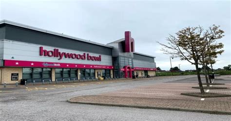 Families 'locked inside' Hollywood Bowl in Hull, as 'abusive' youths launch fireworks at ...