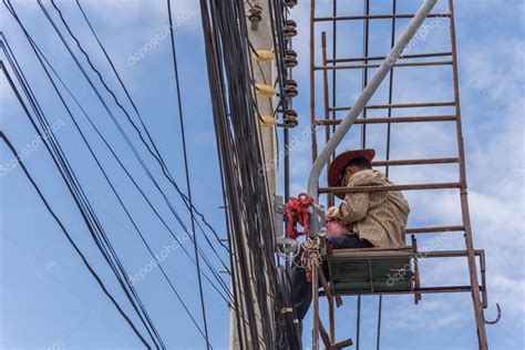 Working to install electric line – Stock Editorial Photo © PongMoji #123300940