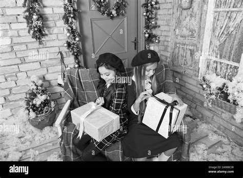 Children unwrapping presents christmas morning Black and White Stock Photos & Images - Alamy