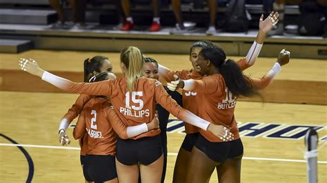 College volleyball rankings: Louisville jumps to No. 2, three newcomers enter latest Power 10 ...