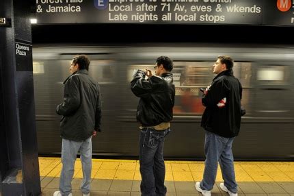 Queens subway stations to get underground Wi-Fi, cell service – QNS.com