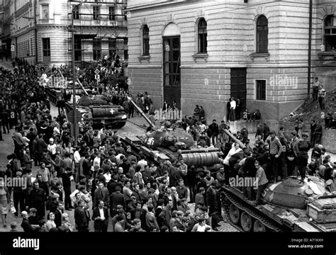 geography/travel, Czechia, Prague Spring, 1968, occupation by Warsaw Pact troops, demonstrators ...