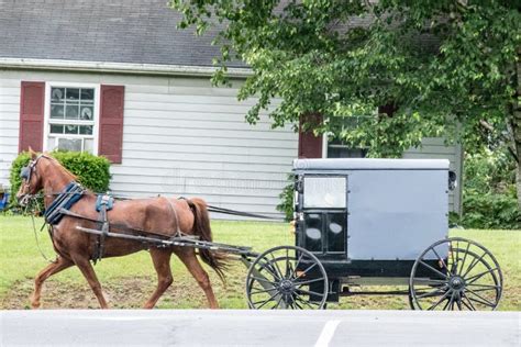 A Glimpse of Traditional Lifestyle in the Amish Village, Pennsylvania Editorial Stock Image ...